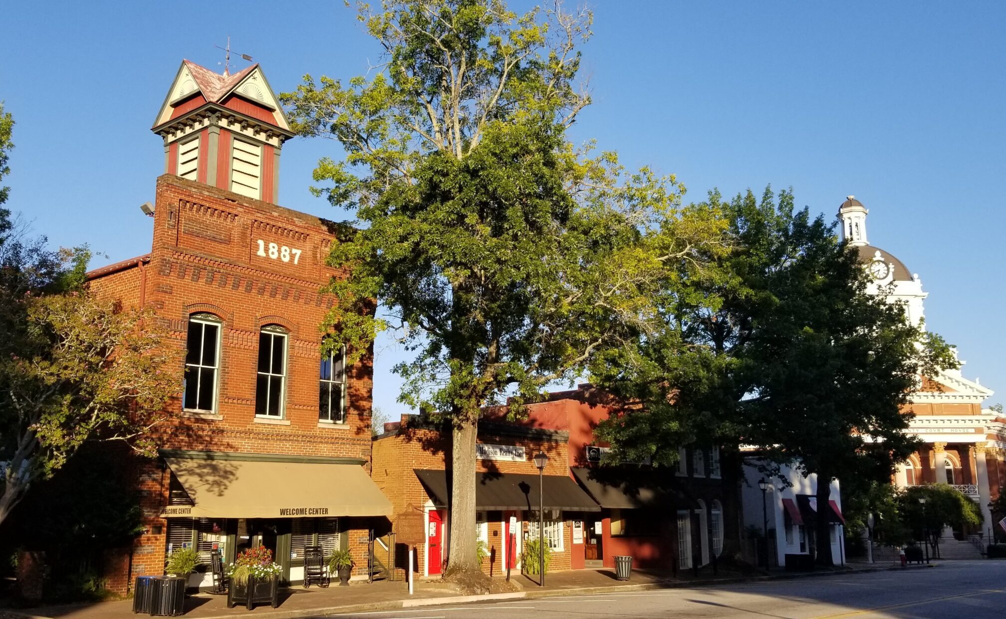 Streetscape of downtown Madison, GA at E. Jefferson Street
