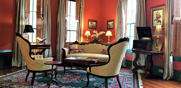 Sitting Room of Brady Inn | Madison GA Lodging